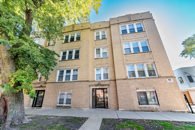 Building Photo - 1503 W Albion Ave