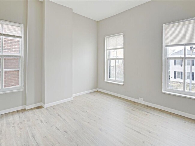 Building Photo - Welcome to 6730 Vermont!