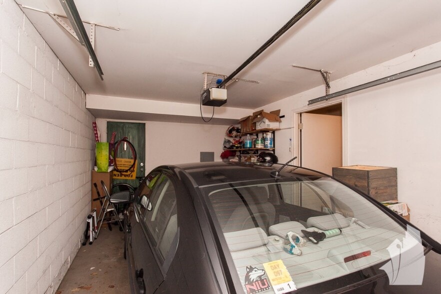 Building Photo - 616 N Paulina St