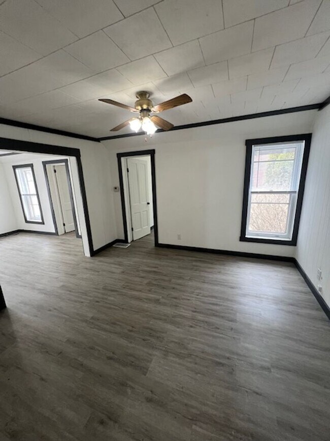 Building Photo - 111 N Polk St