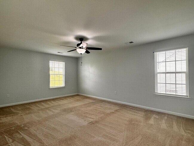 Building Photo - 145 Holly Hill Dr