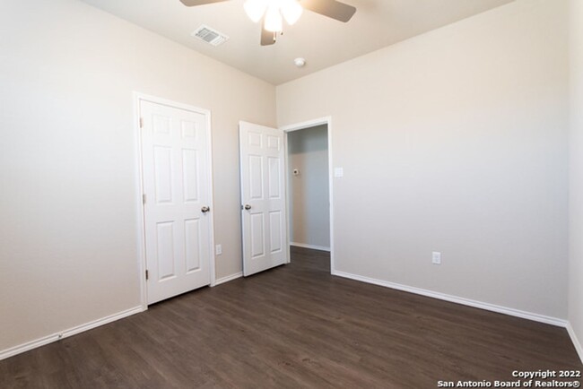 Building Photo - Luxury Duplex - Navarro ISD