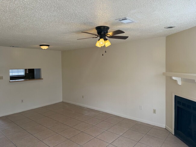 Building Photo - 2BD 2.5BA CONDO WITH WATER INCLUDED