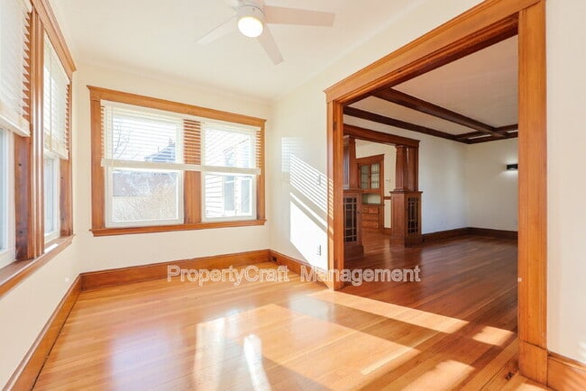 Building Photo - 105 Marlboro St