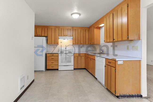 Building Photo - 617-613 3 St NE