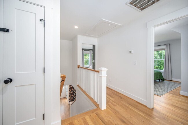 Building Photo - 2019 James St