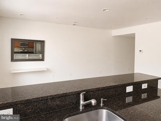 Building Photo - 1352 Longfellow St NW