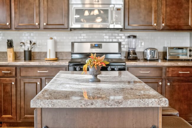 Building Photo - 1961 Creek Bank Dr