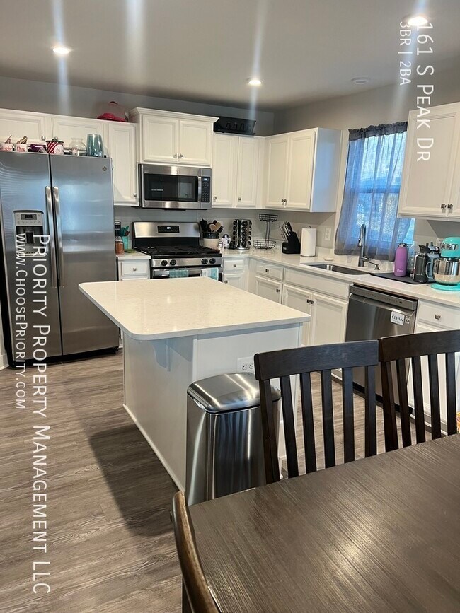 Contemporary Single Story Duplex Mcgaheysv... 161 S Peak Dr