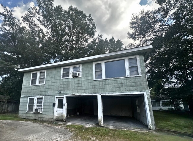 Primary Photo - 704 E Thomas St