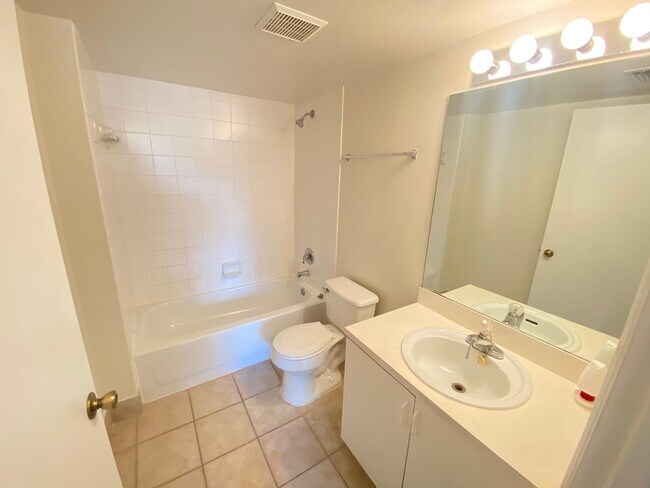 Building Photo - 4155 N Haverhill Rd