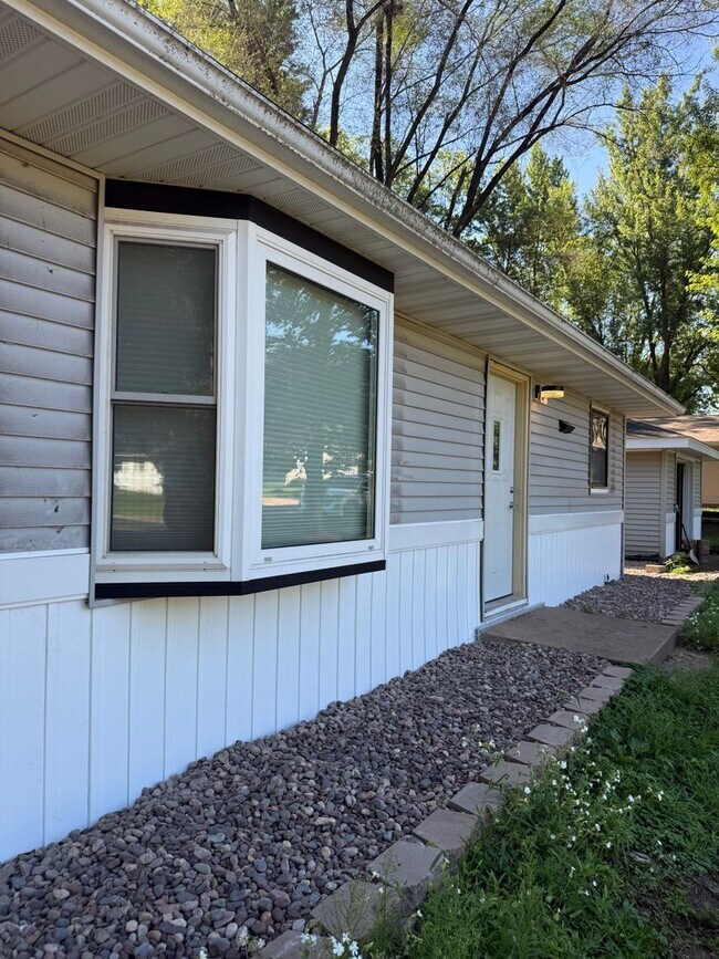 Building Photo - ?Beautifully Remodeled Modern Smart Home for Rent! ?