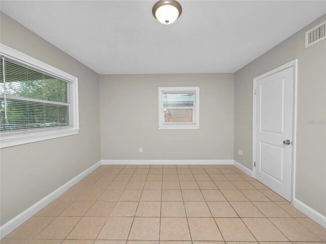 Building Photo - 3440 Milner Dr S