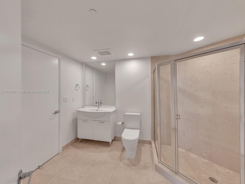 Building Photo - 475 Brickell Ave