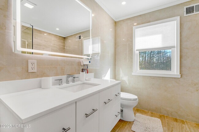 Building Photo - 7 Oak Tree Ln