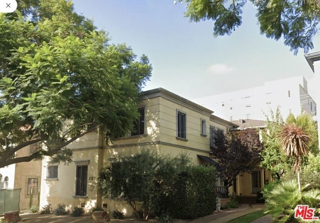 Building Photo - 157 N La Peer Dr