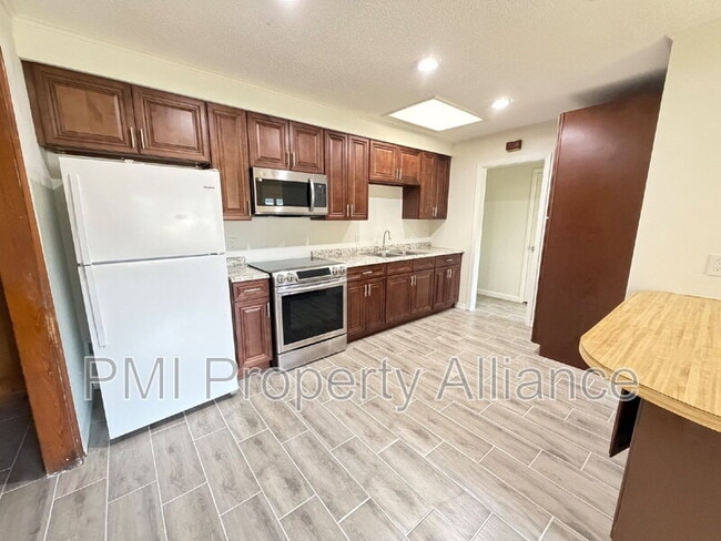 Building Photo - 1527 Leeway Ave