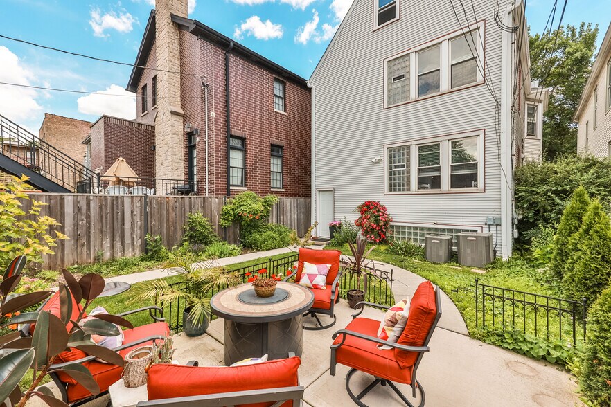Building Photo - 4836 N Oakley Ave