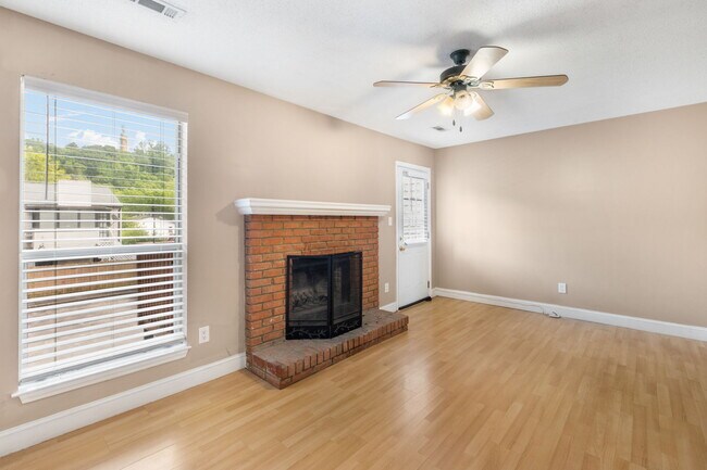 Building Photo - 1723 13th Ct S