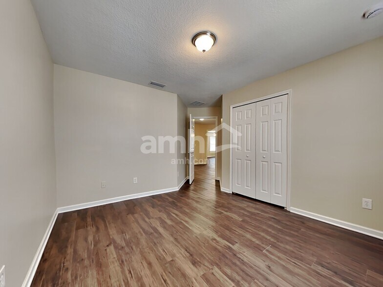 Building Photo - 304 N Hidden Tree Dr