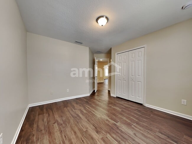 Building Photo - 304 N Hidden Tree Dr