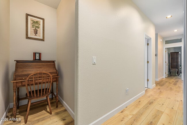 Building Photo - 6618 W Honeysuckle Dr