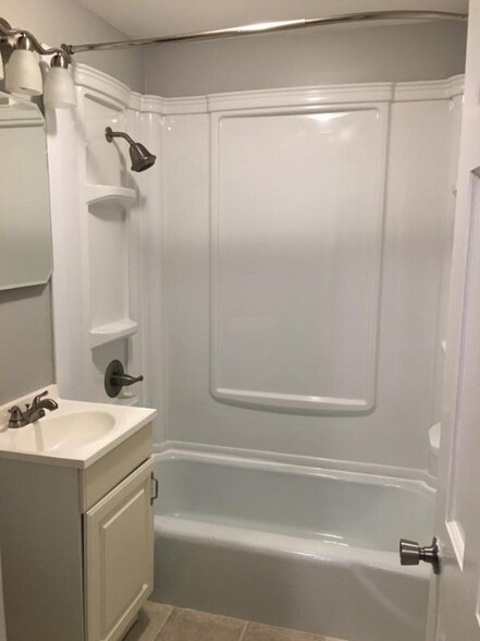 Building Photo - 5 Turnpike Rd