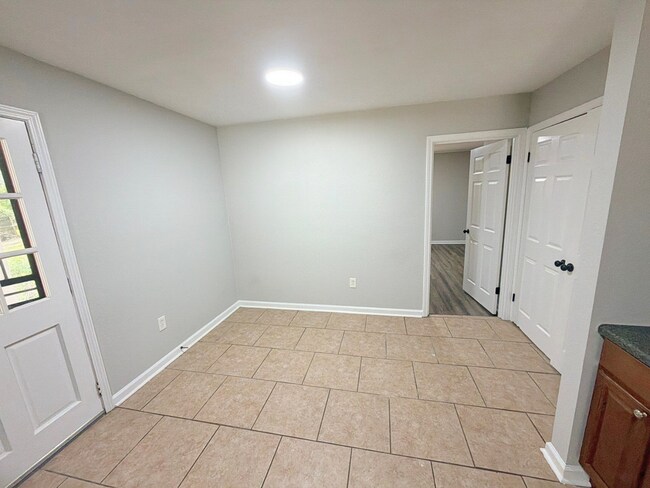 Building Photo - 3587 Hallbrook St