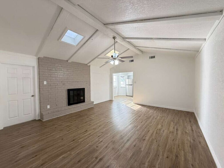 Building Photo - 4510 Briargrove St