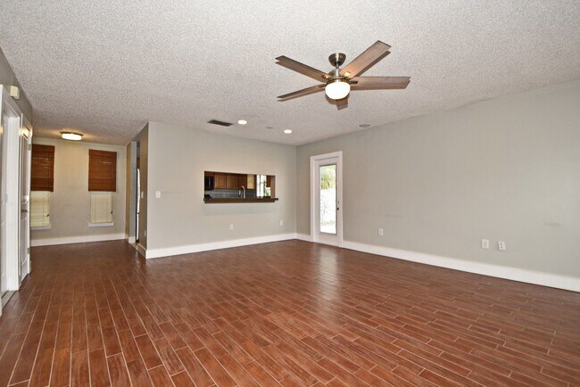 Building Photo - Colonialtown North 3BR – Prime Mills 50 Location