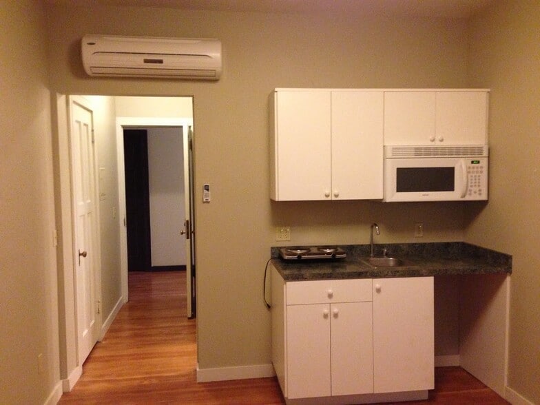 Building Photo - Wineman