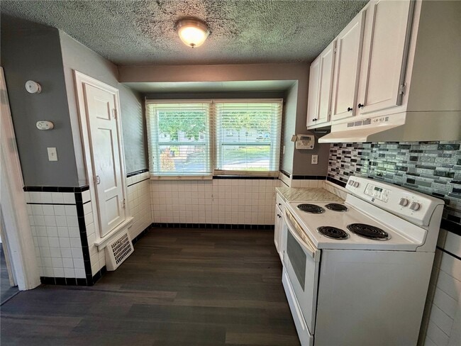 Building Photo - 7121 Lamont Dr