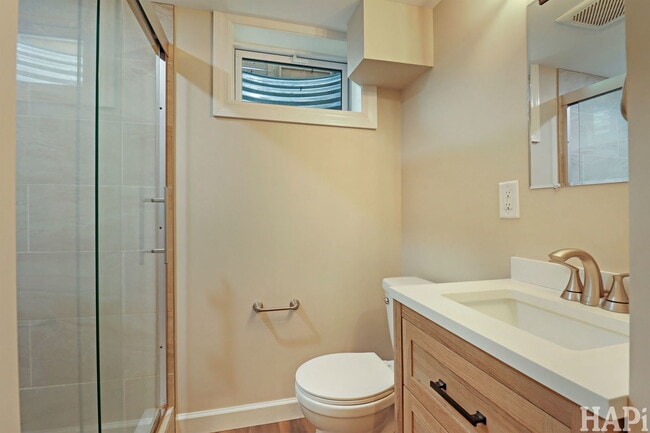 Building Photo - 115 N Hager Ave