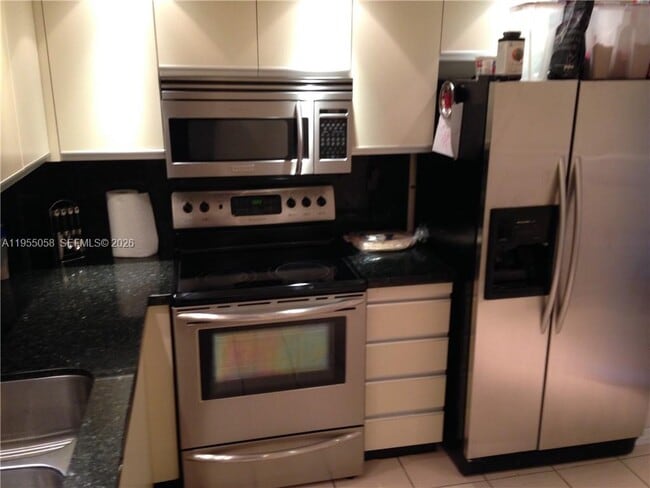 Building Photo - 18151 NE 31st Ct