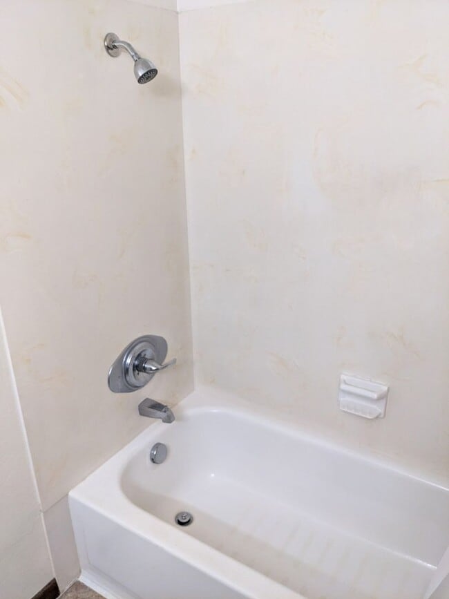 Building Photo - 1613 River Rock Dr NE