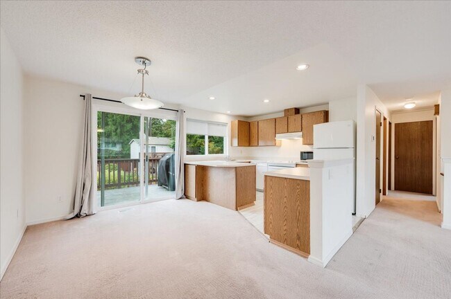 Building Photo - 3bd/2ba Bothell Home