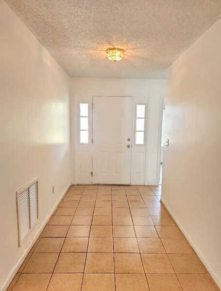 Building Photo - Welcome To the Dream Family 4 Bed and 2 Ba...