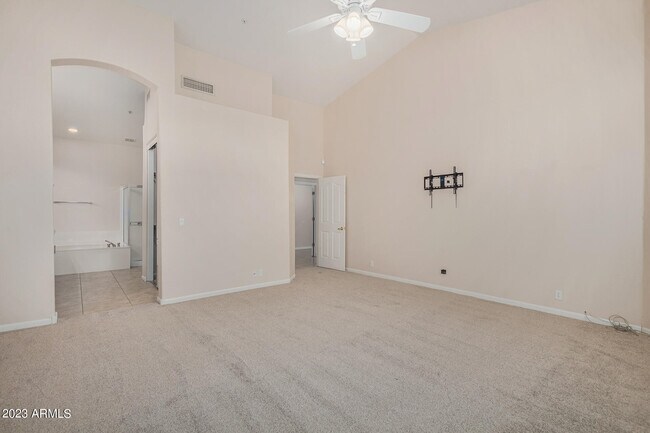 Building Photo - 9560 E Rockwood Dr