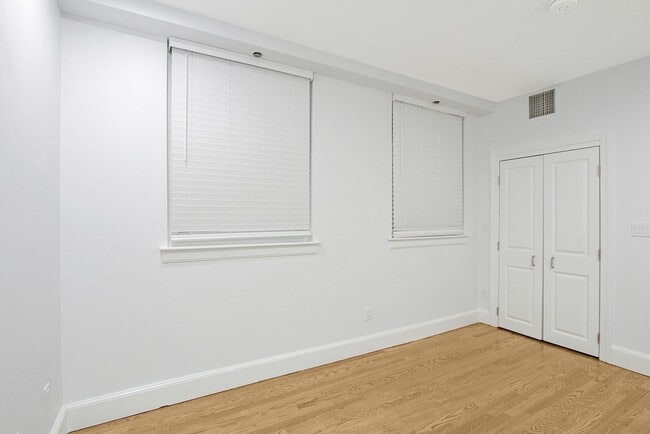 Building Photo - 140 Boylston St