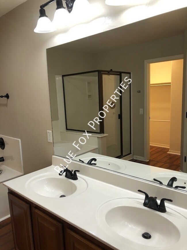 Building Photo - 4810 E Orchard Grass Dr