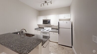 Building Photo - 3 bedroom/ 2 bath at University Towers - R...