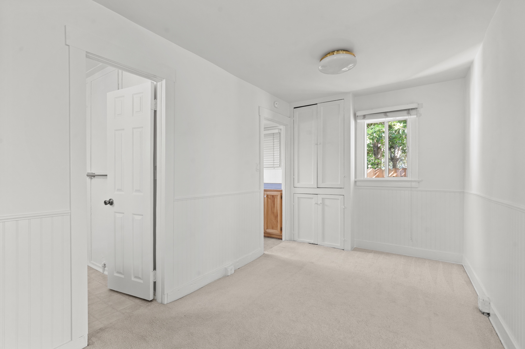 Building Photo - 439 Howland Canal