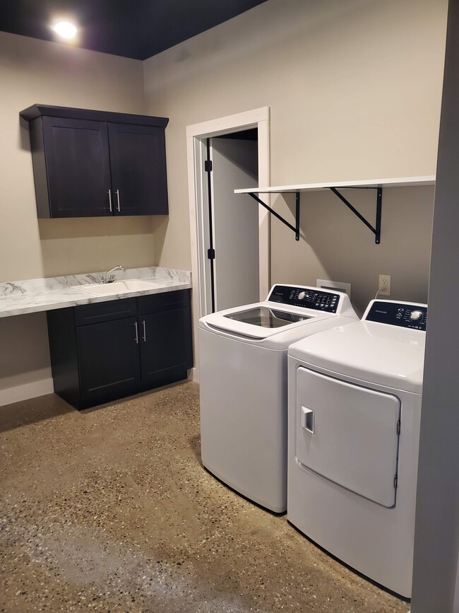 Laundry Room - 438 E Brackenridge St