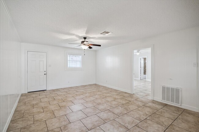 Building Photo - 23103 Berry Pine Dr
