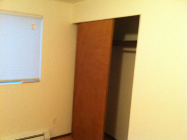 Building Photo - 736 22nd St NE