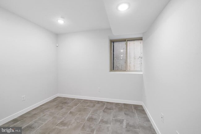Building Photo - 2156 N Randolph St