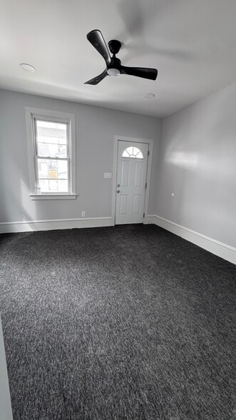 Building Photo - 8 W Abbott St