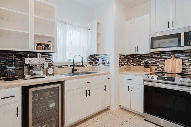 Building Photo - 5704 Montevista Dr