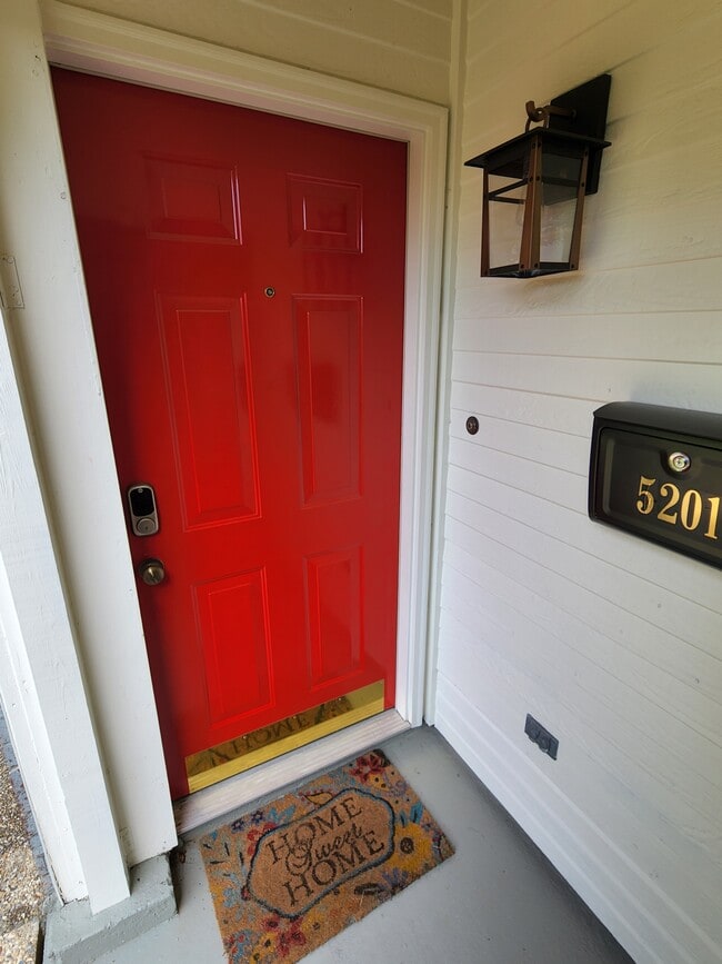 Front entrance. - 5201 Heatherstone Dr