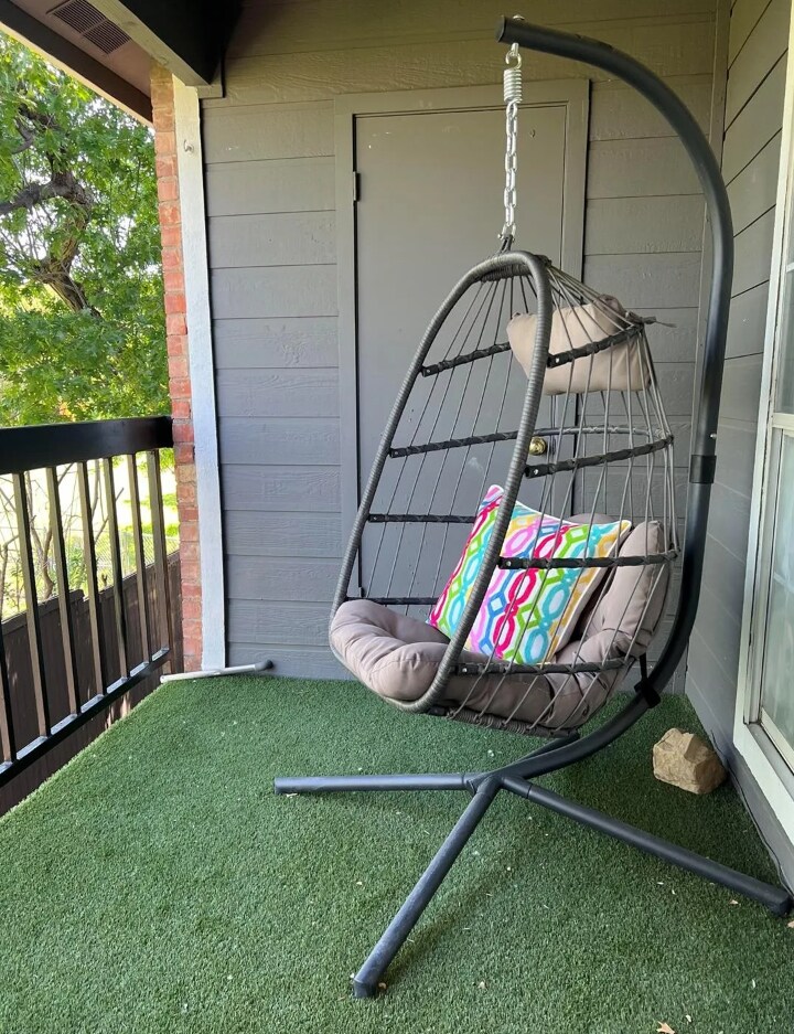 Building Photo - 18333 Roehampton Dr